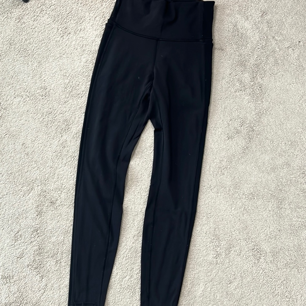 Lululemon sz 6 black pants with ribbed side detail